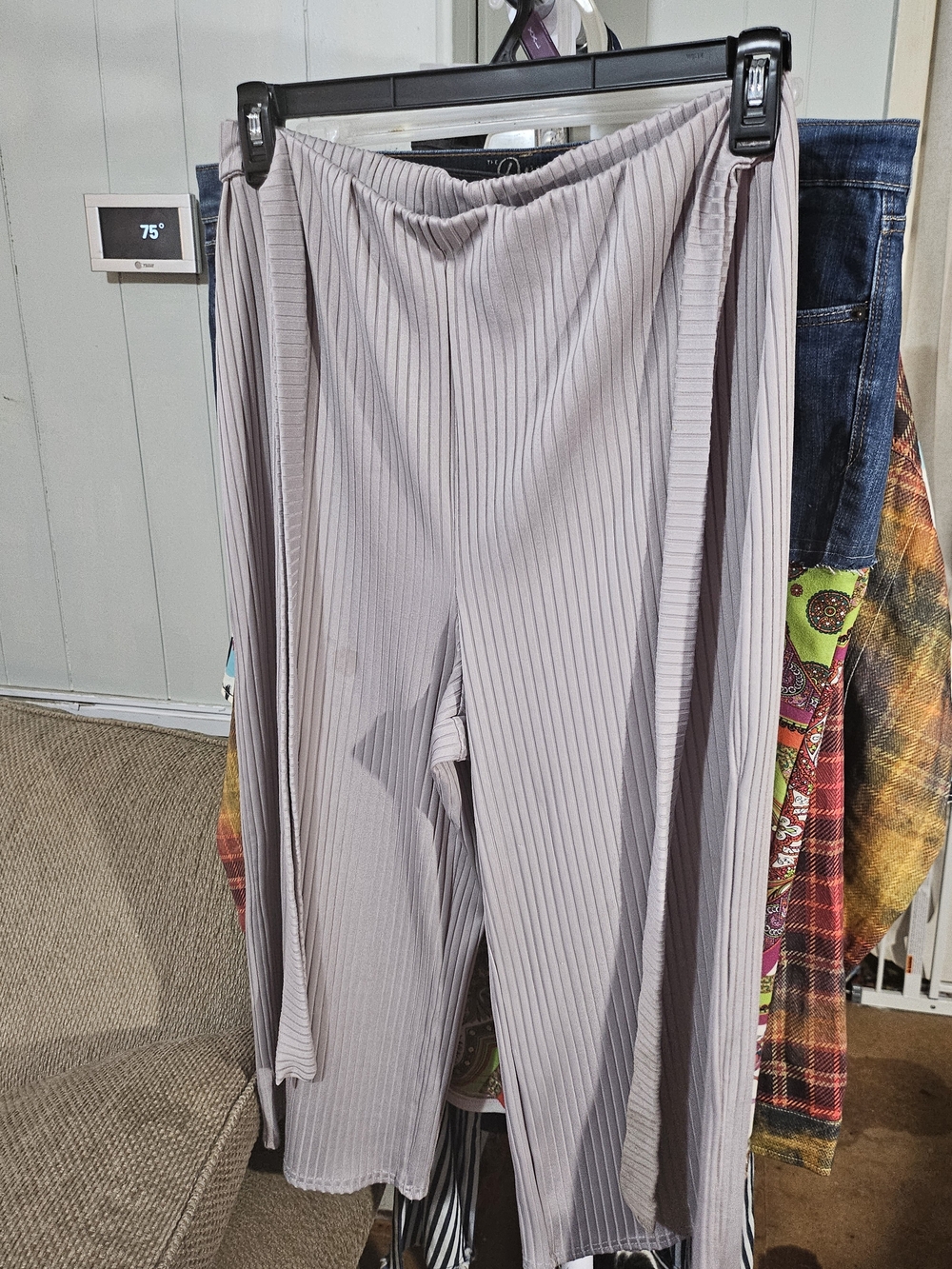 Boohoo Ribbed Wide-Leg Pants in Mauve